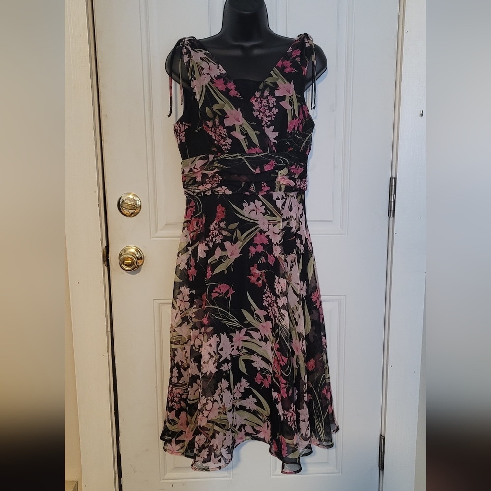 Floral Sleeveless Dress - Black and Pink